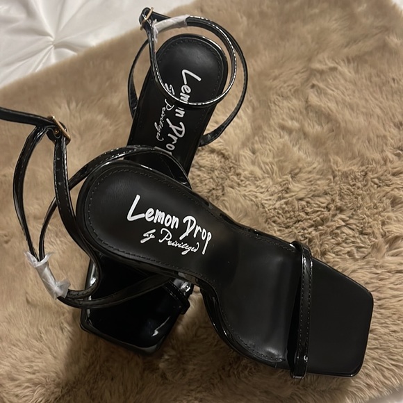 Very nice and new Lemon Drop by privileged Sandals - Picture 7 of 11